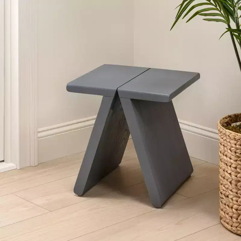 Sgabello accentato in legno massello rustico scandinavo grigio scuro / naturale, 1 posto