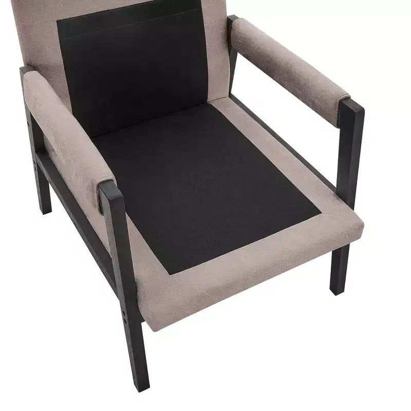 Poltrona accentuata imbottita in ciniglia Kelly di Roundhill Furniture, stile moderno metà secolo