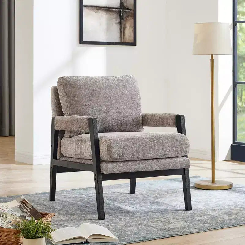 Poltrona accentuata imbottita in ciniglia Kelly di Roundhill Furniture, stile moderno metà secolo
