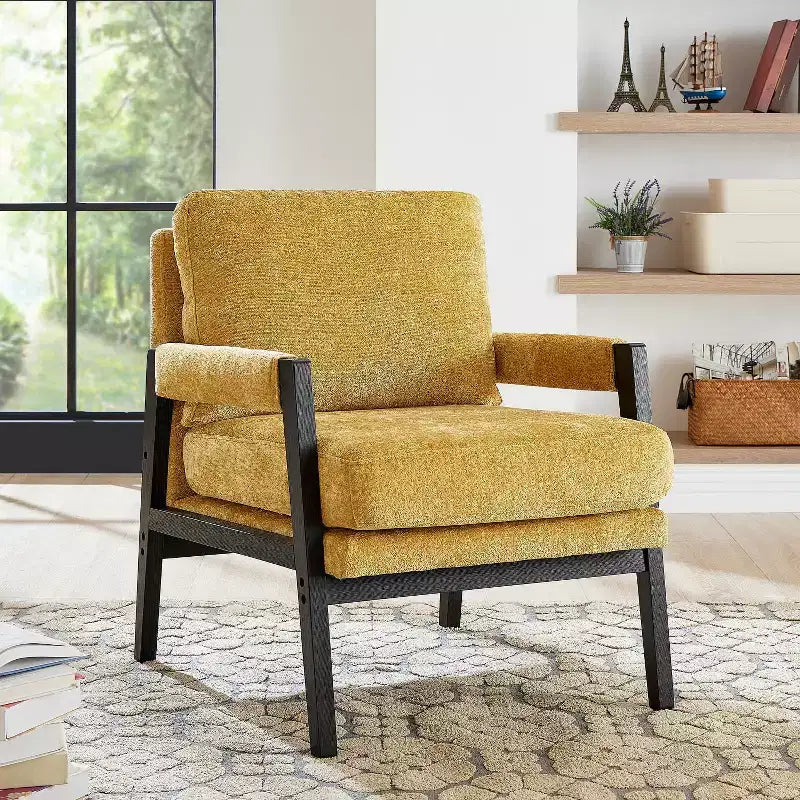 Poltrona accentuata imbottita in ciniglia Kelly di Roundhill Furniture, stile moderno metà secolo